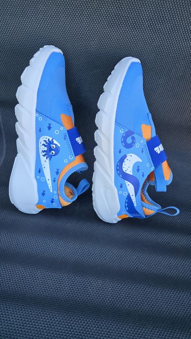 Продавам детски маратонки NIKE