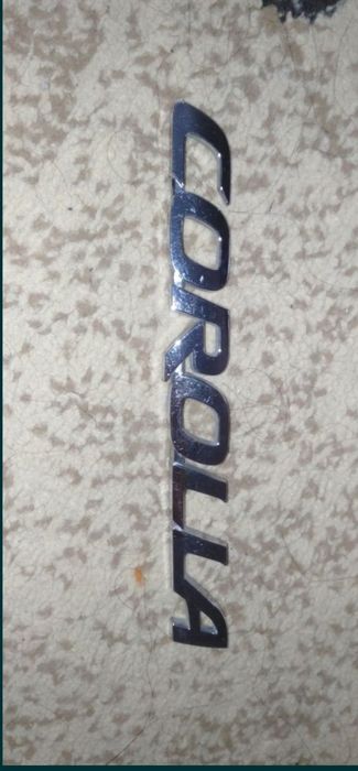 Продам эмблему Тойота Каролла 2011