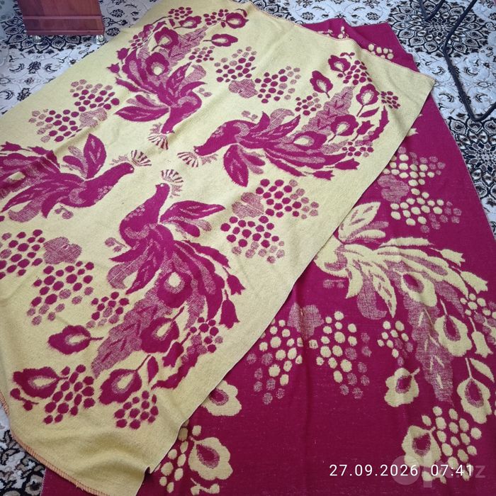 Продам три одеяло +4подушки