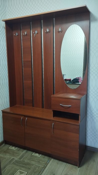 Продам шкаф в прихожую