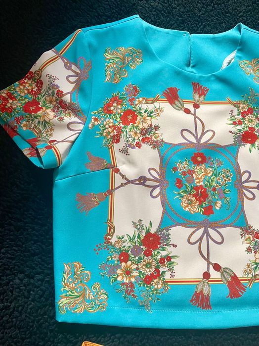 Комплект, къс панталон и топ многоцветен син/зелен с барокови елементи