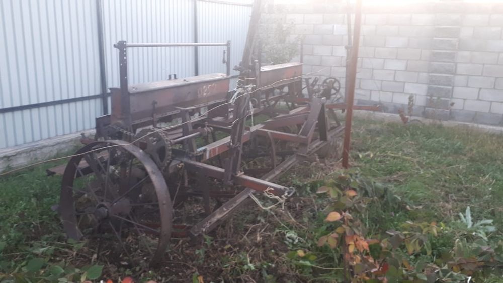 Продам овощную сеялку