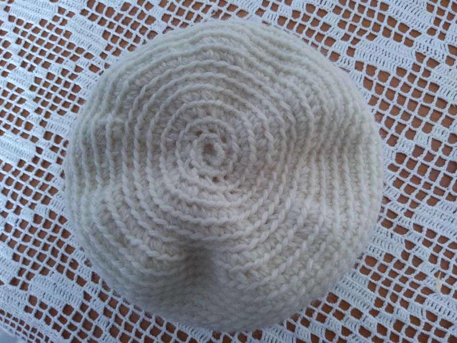 Vând căciulă de lână.