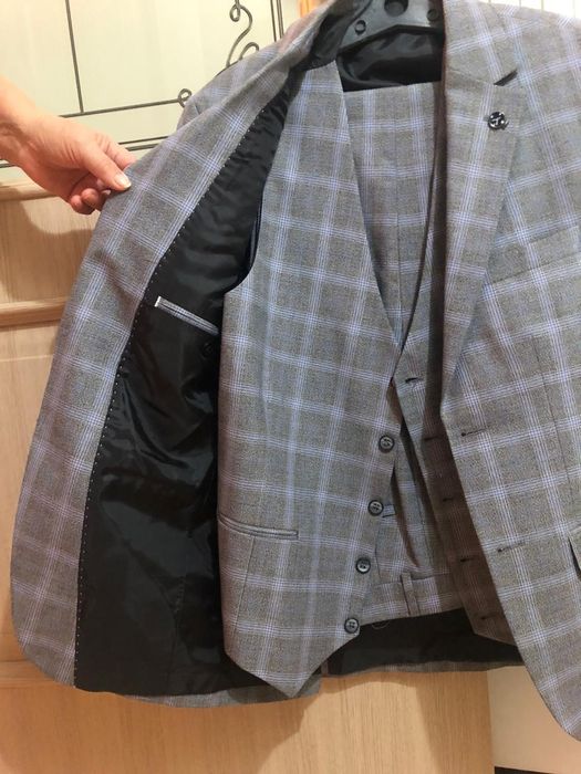 Костюм-тройка. Серый в клетку