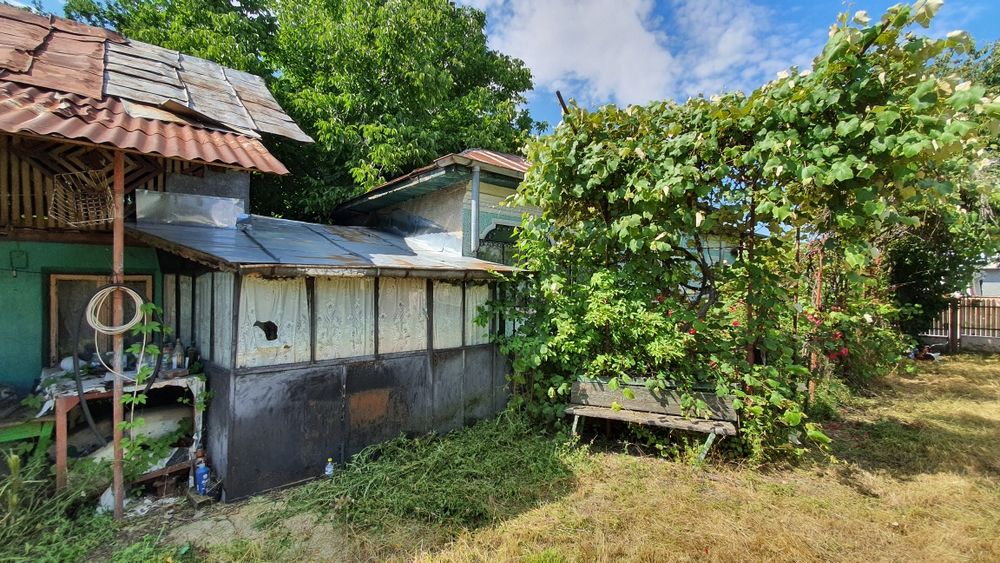 De vânzare teren 6378 mp cu casă bătrânească, gaze, apă și canalizare la poartă, Brăteștii de Jos   39.999  negociabil.