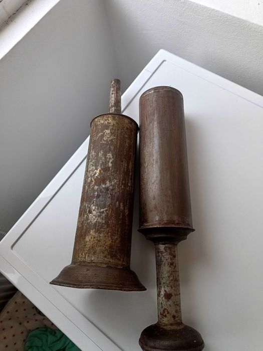 Vând pompa pentru umplut cârnați, model vechi!!