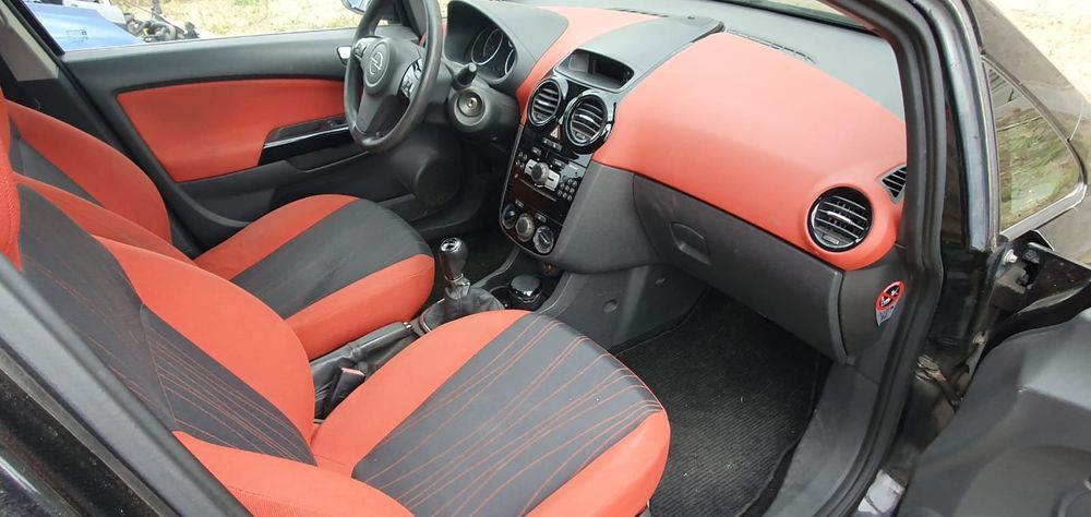 Plansa bord Opel Corsa D rosu cu negru