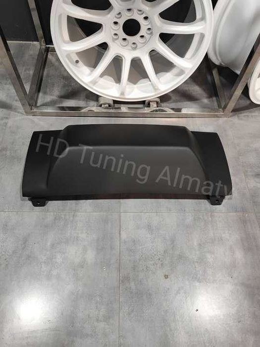 Заглушка заднего бампера Cadillac Escalade