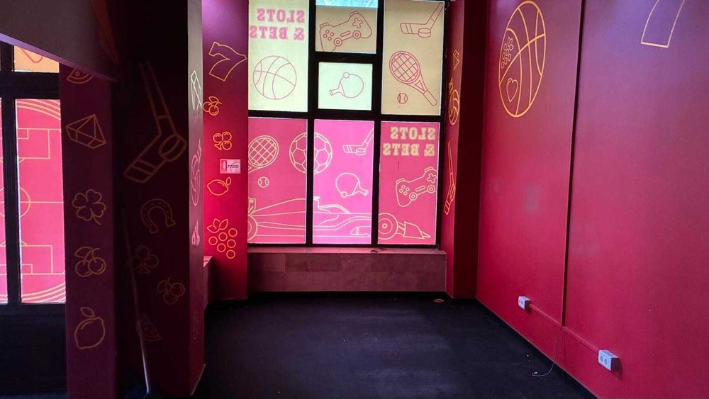 Inchiriez spatiu comercial cu terasa