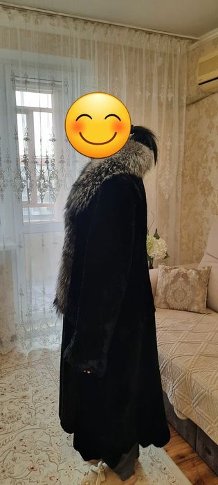 Продам мутоновую шубу с чернобуркой.
