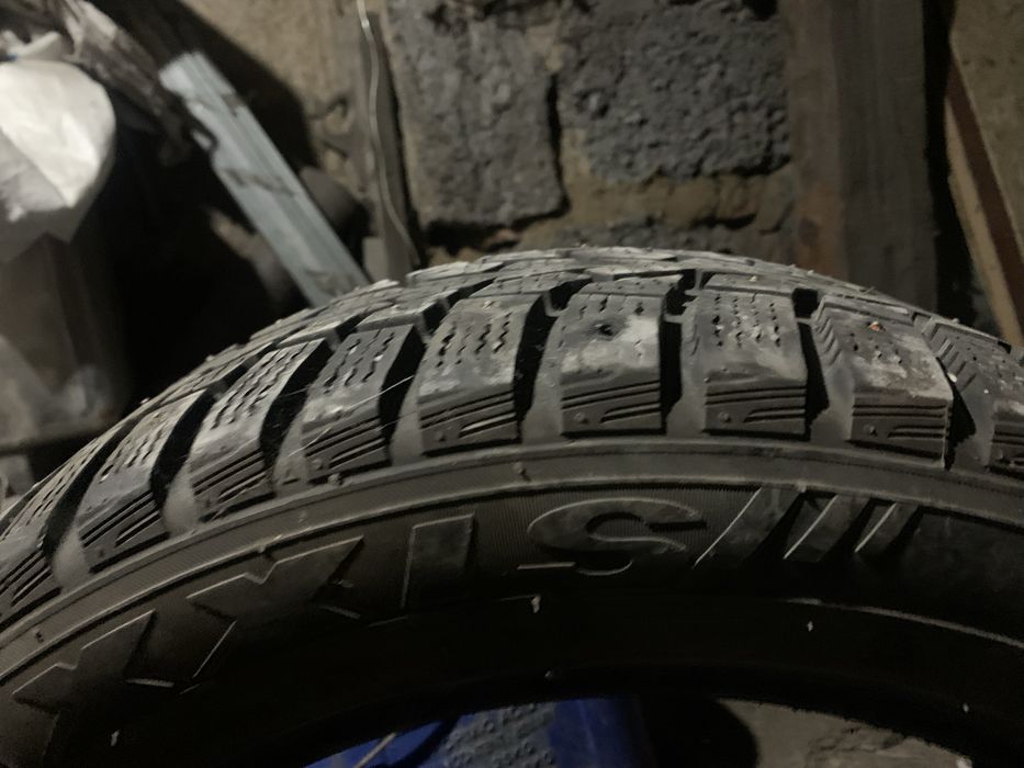 Продам шыны максис