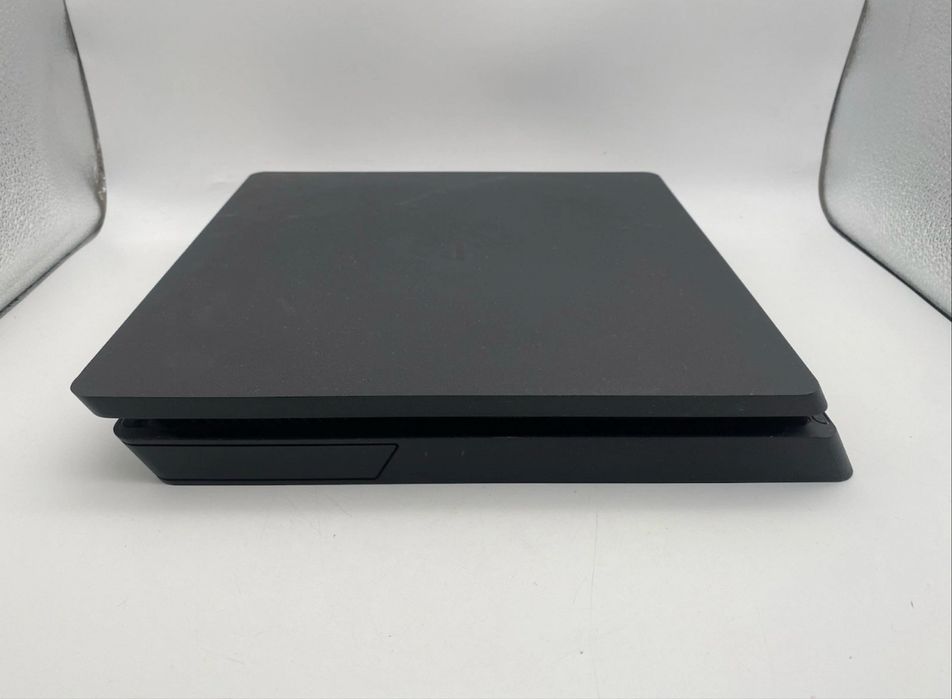 PlayStation 4 (PS4) Slim – Stare bună, curățat recent