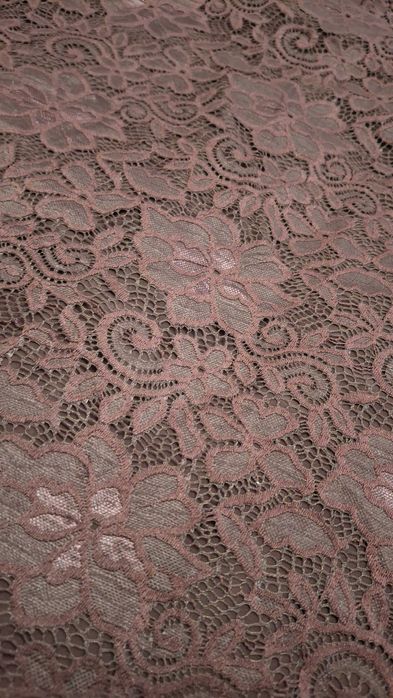 Рокля дантела, бордо