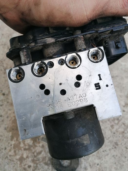 Мазда 6  1.8 бензин