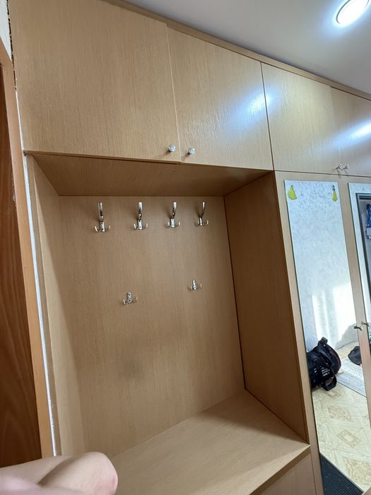 Продам шкаф в прихожую