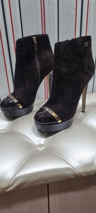 Продам ботильоны.