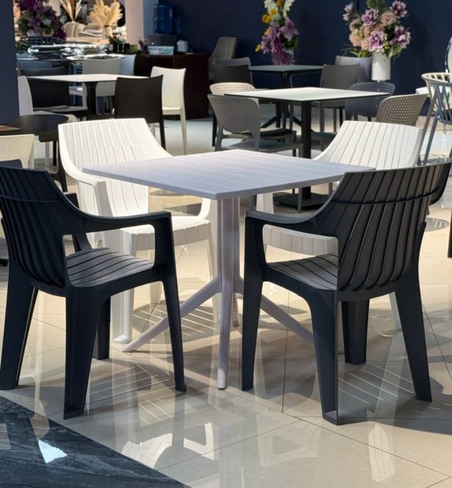 Пластиковые столы и стулья plastmassa