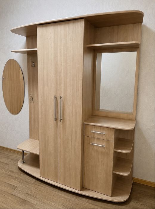 Гарнитур для коридора: шкаф + тумба + зеркало