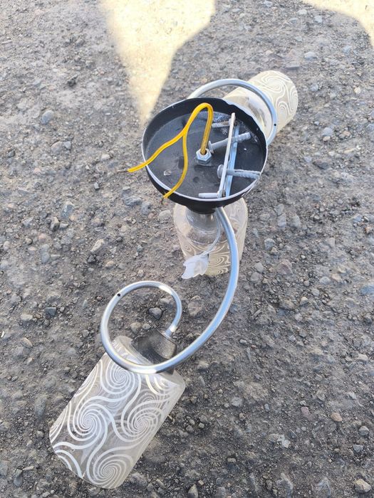 Продаю люстру средняя