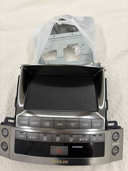 Продам монитор на Lexus LX 570 выпуск 2011 года