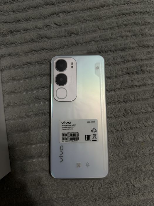 продам новый телефон Vivo Y19s Pro на 256гб,в серебристом цвете.