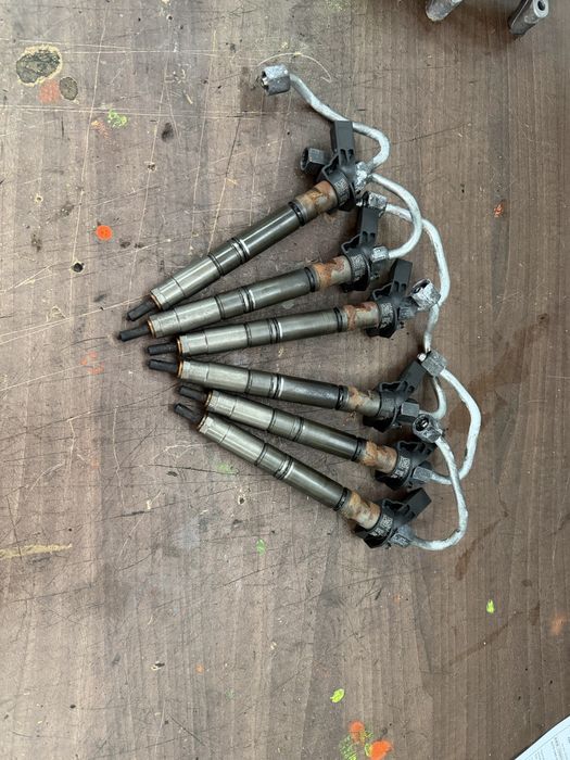 Injector audi a4 a5 a6 a7 a8 Q5 q7 3.0tdi CDUC CLAB CRC 059130277CD