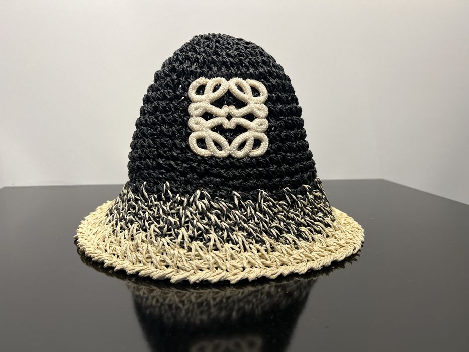 Дамска шапка Chanel , Lowe