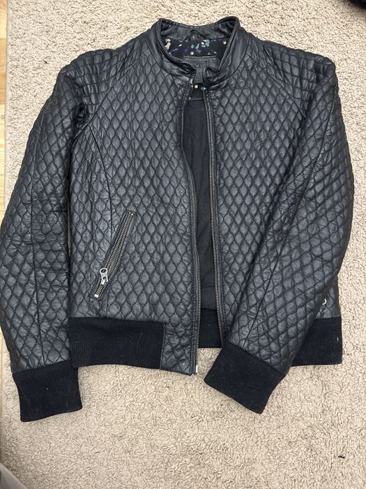 Продаю кожанную  курту