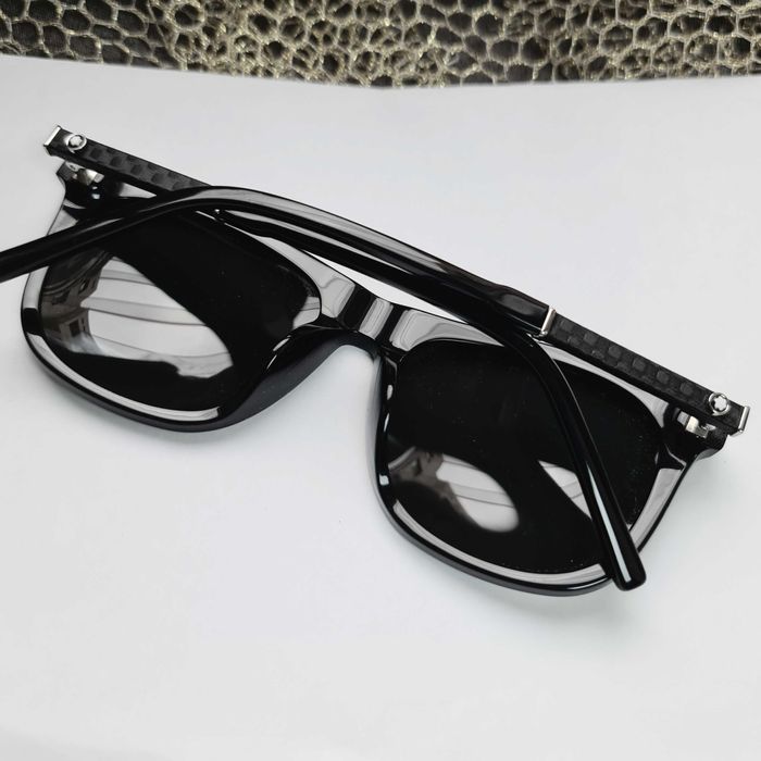 Солнцезащитные очки.