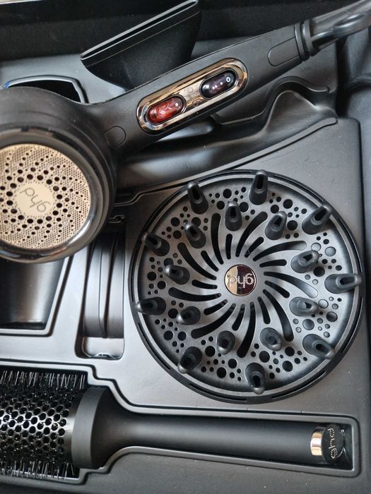 Uscator de par cu accesorii GHD