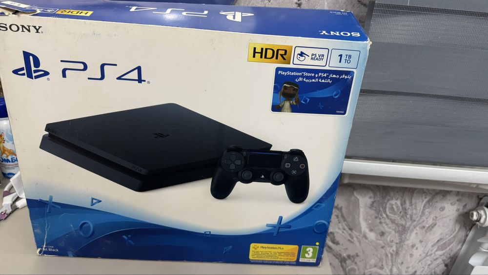 PS4 slim 1 TB как новый с гарантии