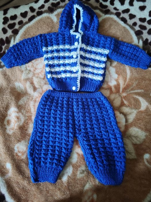 Костюм вязаный на малыша