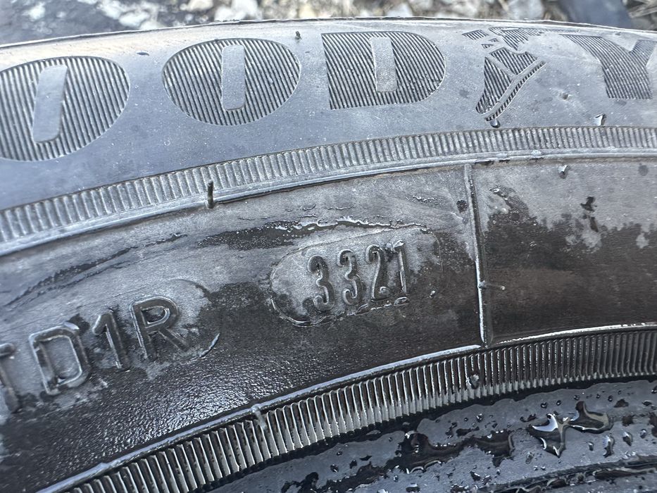 4бр зимни гуми Goodyear 185/65/15 Dot 3321