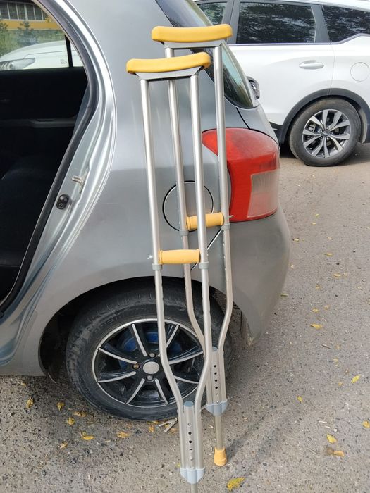 Продам металлические костыли