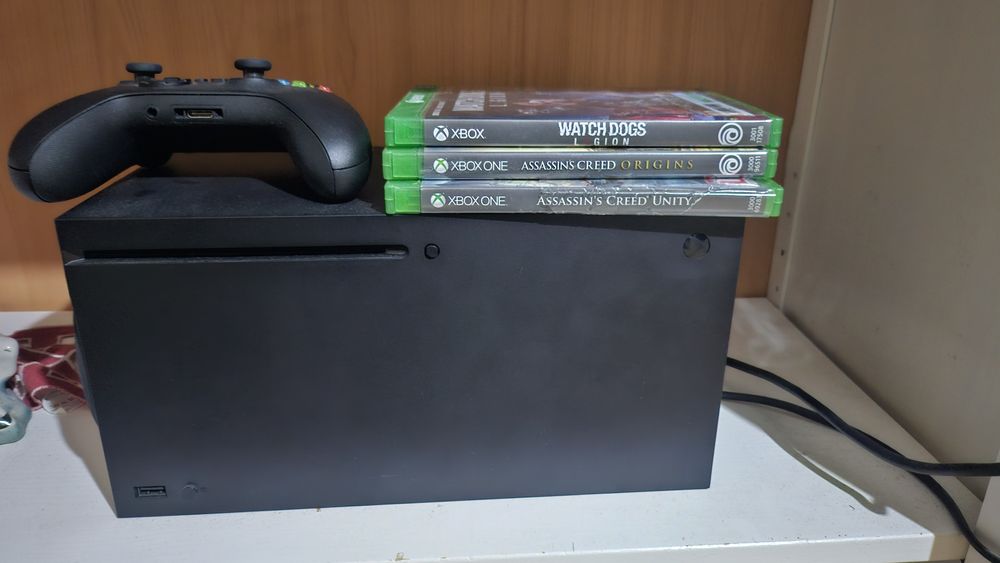 Xbox series x  продавам