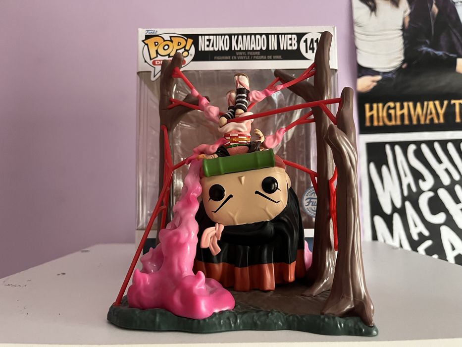 Фигура Funko pop Deluxe Nezuko - Demon slayer (Glows in the dark)