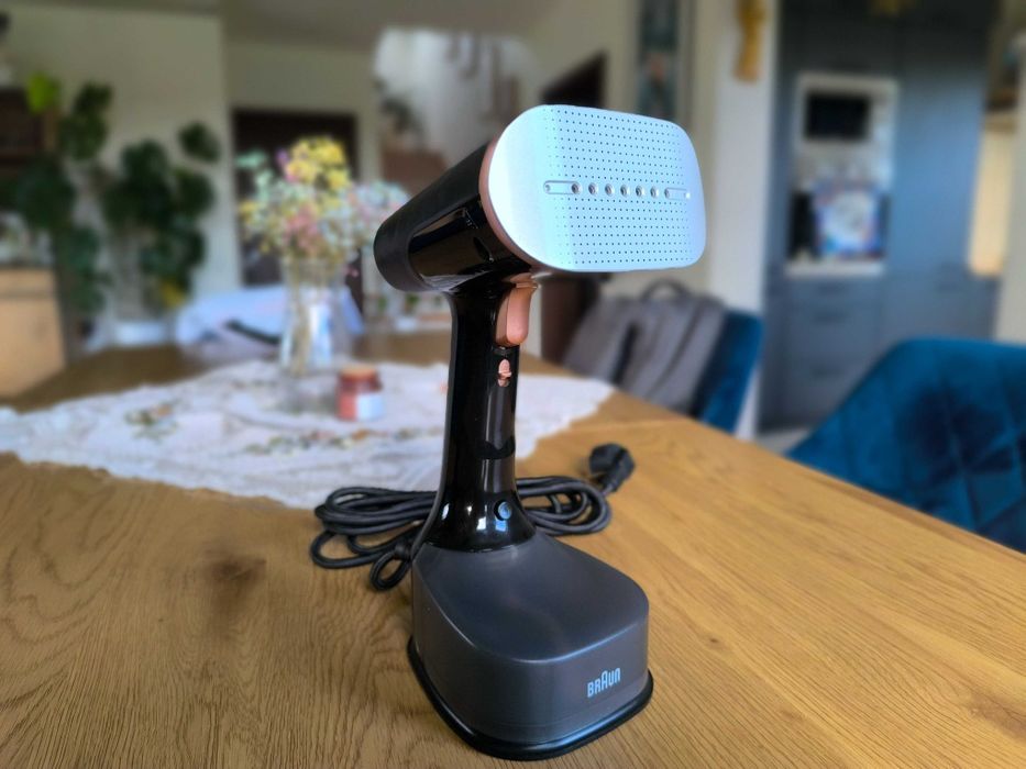 Отпариватель для одежды Braun GS7077BK (QuickStyle 7)