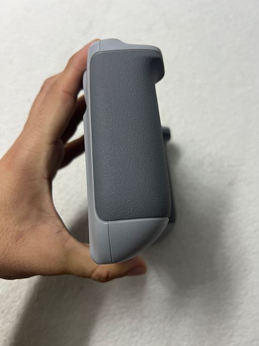 controller-ul DJI RC (model RM330),