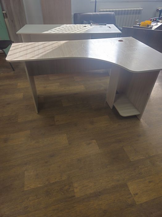 Продам компьютерный стол