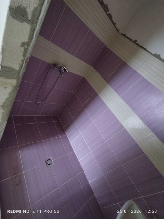 Продавам къща с двор в с. Новград