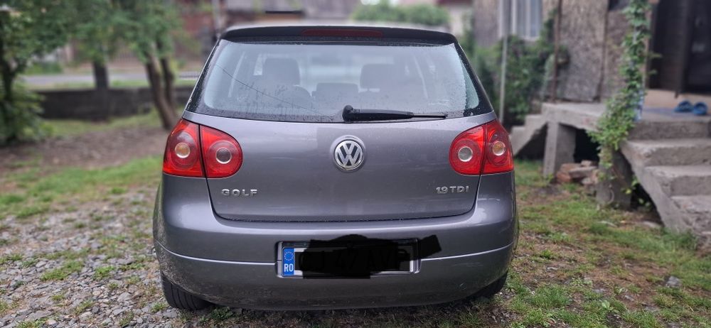 Vând Golf 5 an 2004