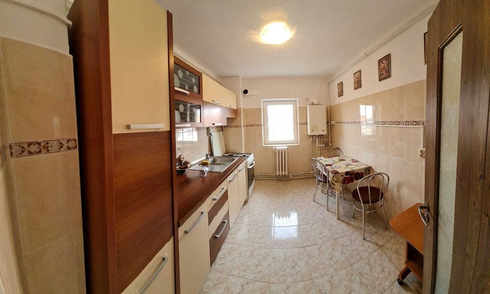 Închiriez apartament cu 3 camere, etaj 5/6, MB7