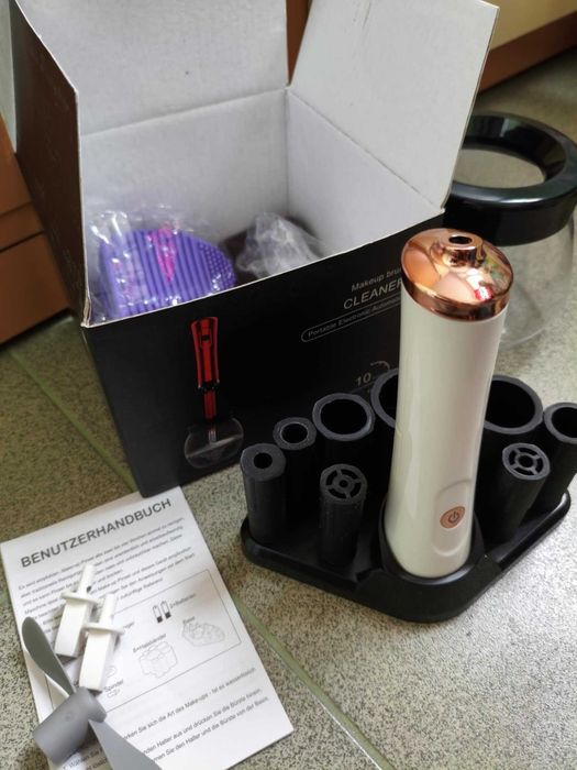 Нов електрически почистващ уред за четки за грим