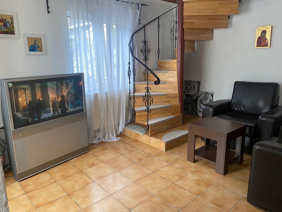 Inchiriez casa Azuga vis-a-vis partia de ski