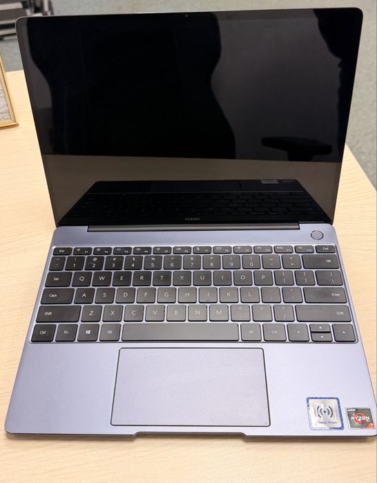 Vand laptop HUAWEI matbook 16GB