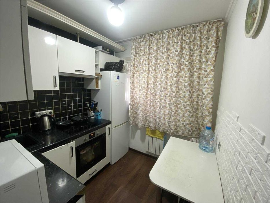 3х ком по Дюсембекова.1 этаж