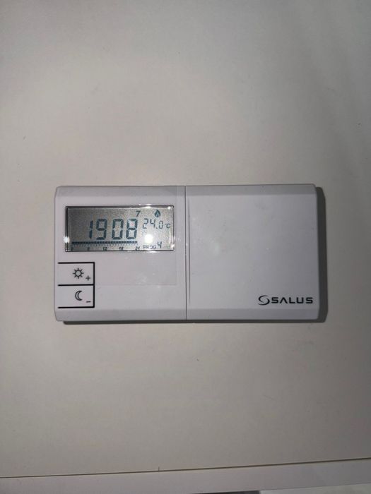 Vând termostat programabil Salus 091FLRFv2