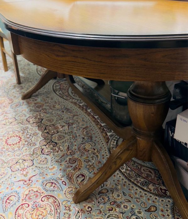 Стол и стулья для кухни и гостиной