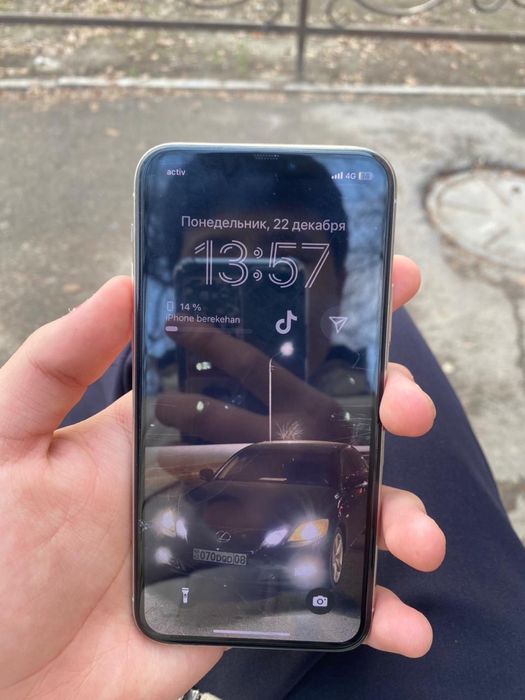 Две Iphone 11pro белый и зеленый