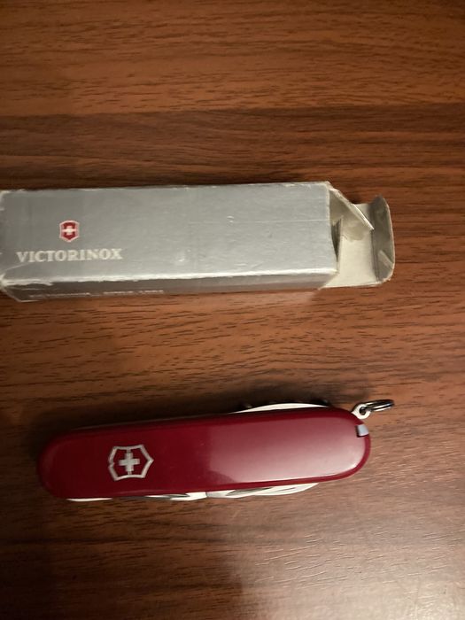 Мультитул Victorinox ножик